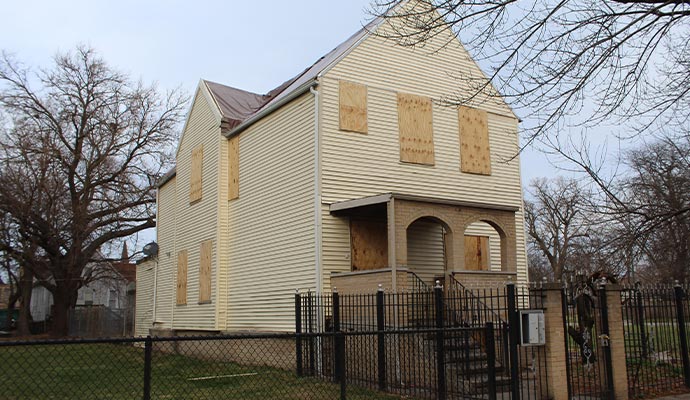 boared up house windows